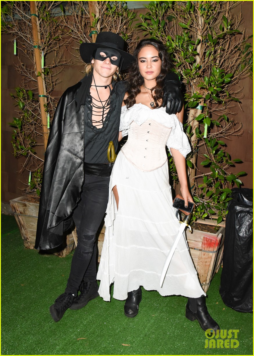 Ross Lynch Joins R5 & Girlfriend Courtney Eaton at Just Jared's Halloween Party