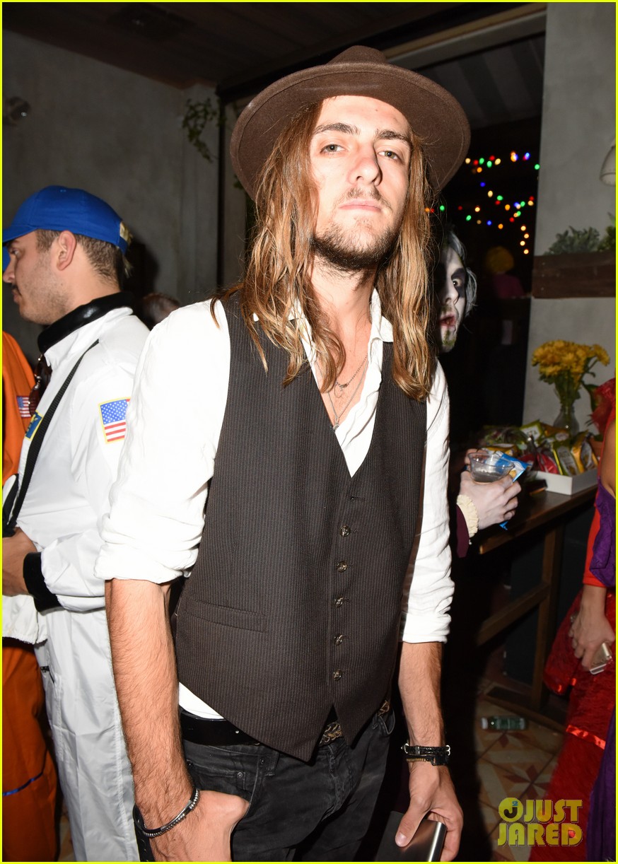Ross Lynch Joins R5 & Girlfriend Courtney Eaton at Just Jared's Halloween Party
