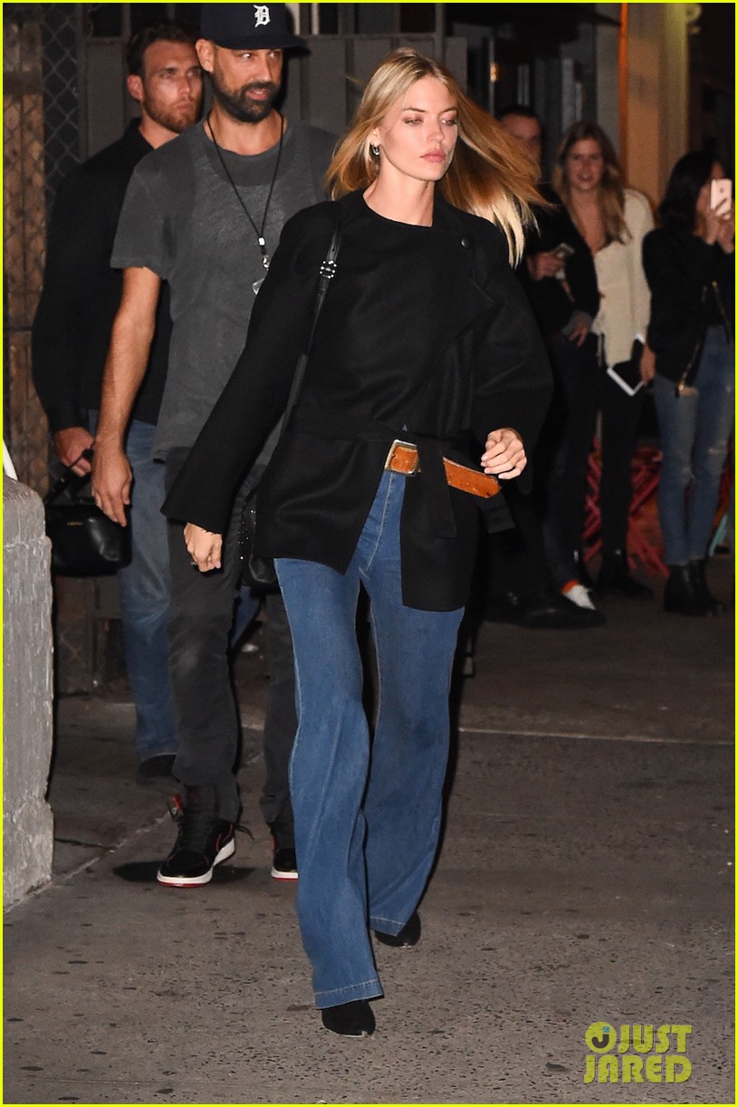Taylor Swift is Joined by Lorde, Cara Delevingne, & More Friends at Kings of Leon Show in NYC!