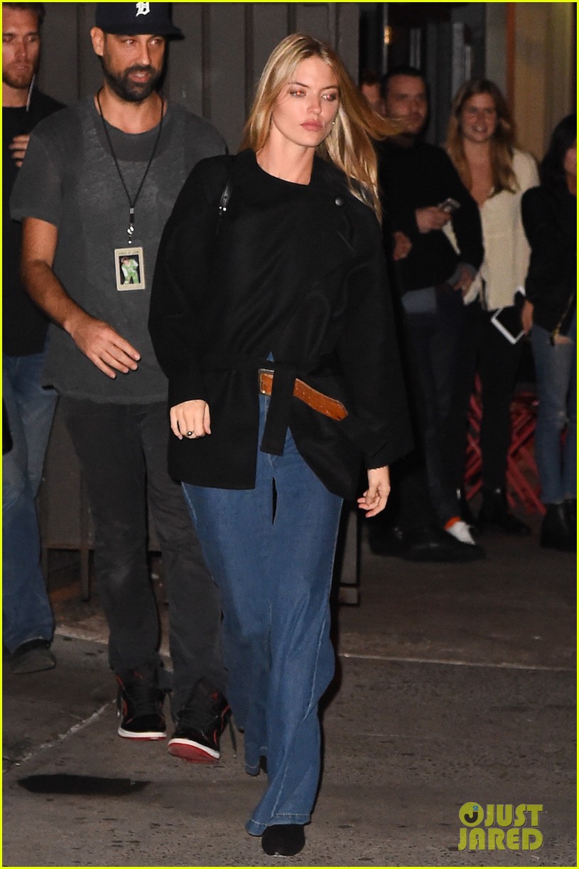 Taylor Swift is Joined by Lorde, Cara Delevingne, & More Friends at Kings of Leon Show in NYC!