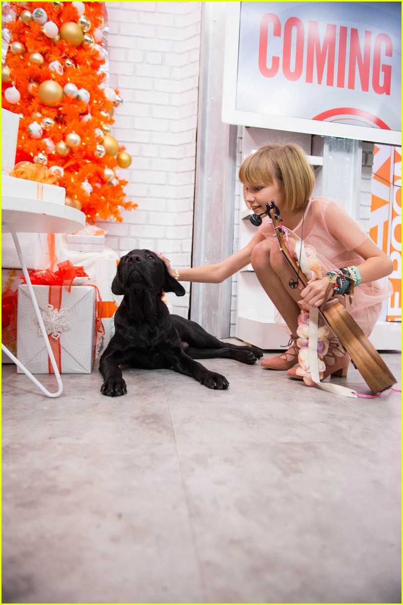 VIDEO: Grace VanderWaal Performs 'I Don't Know My Name' on 'Today Show'