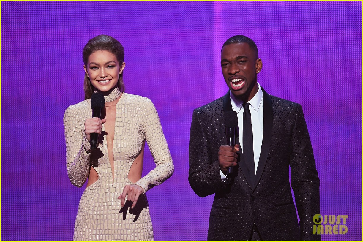 Gigi Hadid Brings Her Style A-Game to AMAs 2016!