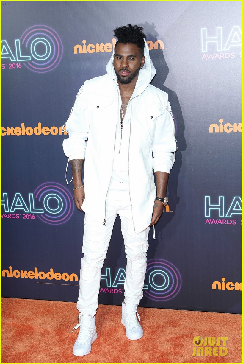 Hailee Steinfeld, Daya & Alessia Cara Show Some Girl Power at HALO Awards
