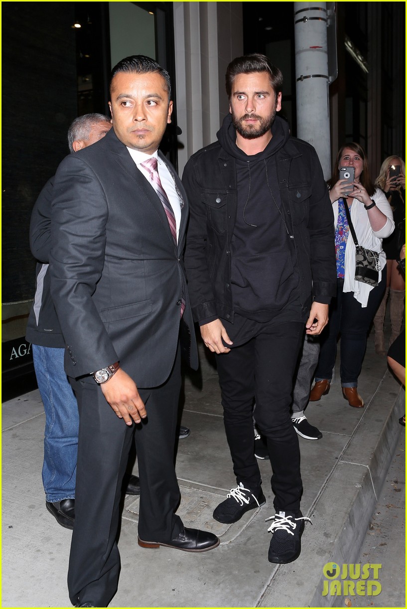 Kendall Jenner Celebrates 21st Birthday at 1920s-Themed Party!