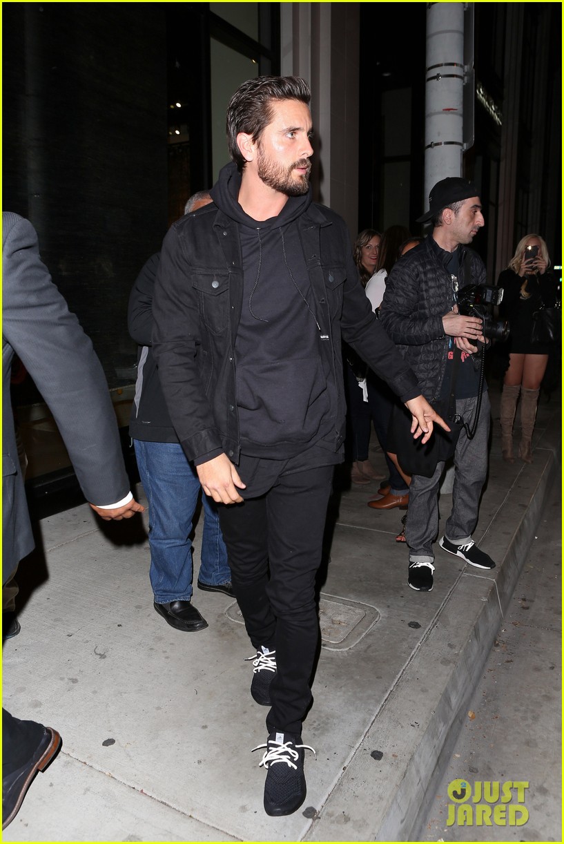 Kendall Jenner Celebrates 21st Birthday at 1920s-Themed Party!