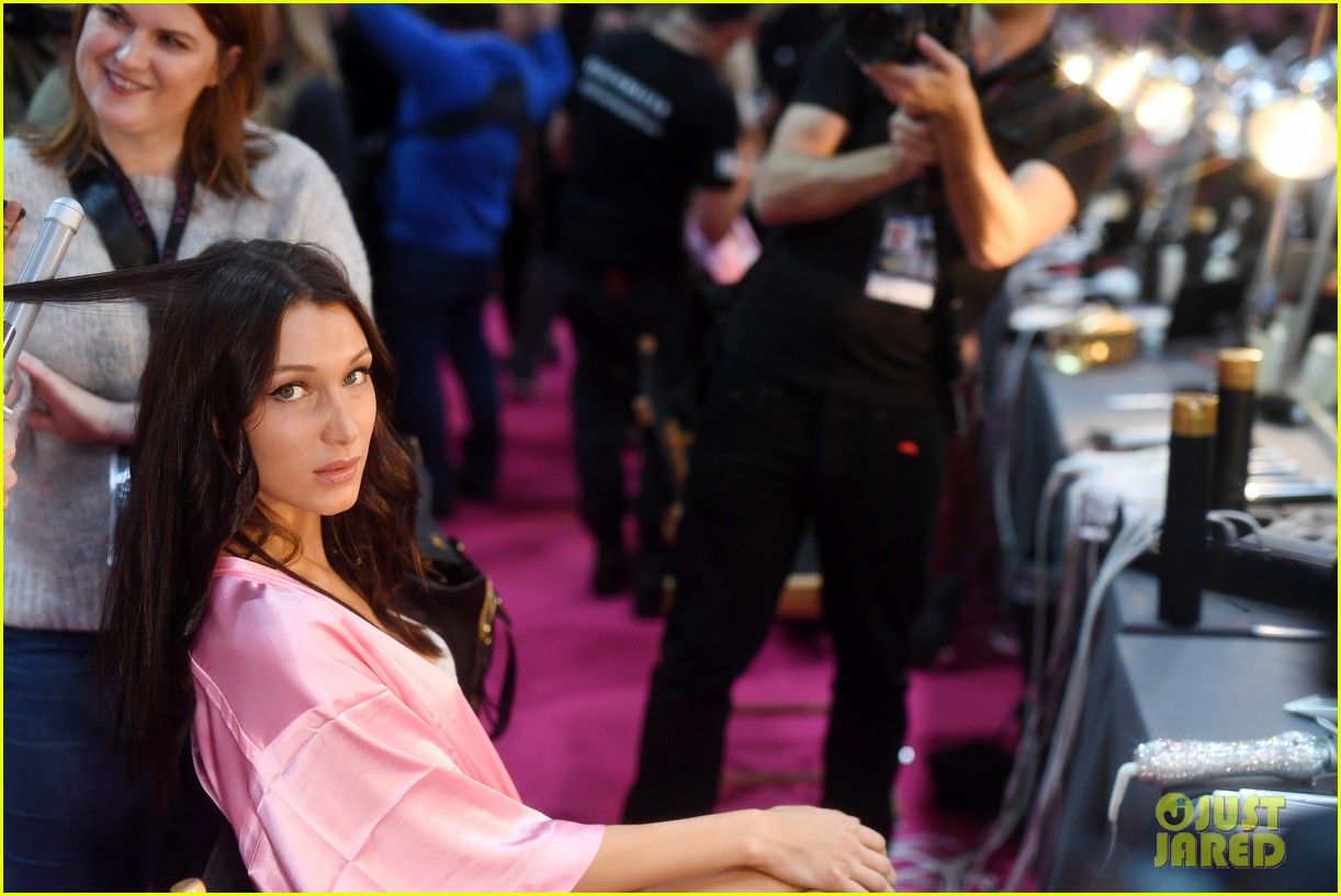 Gigi Hadid & Kendall Jenner Get Hair & Makeup for Victoria's Secret Fashion Show 2016