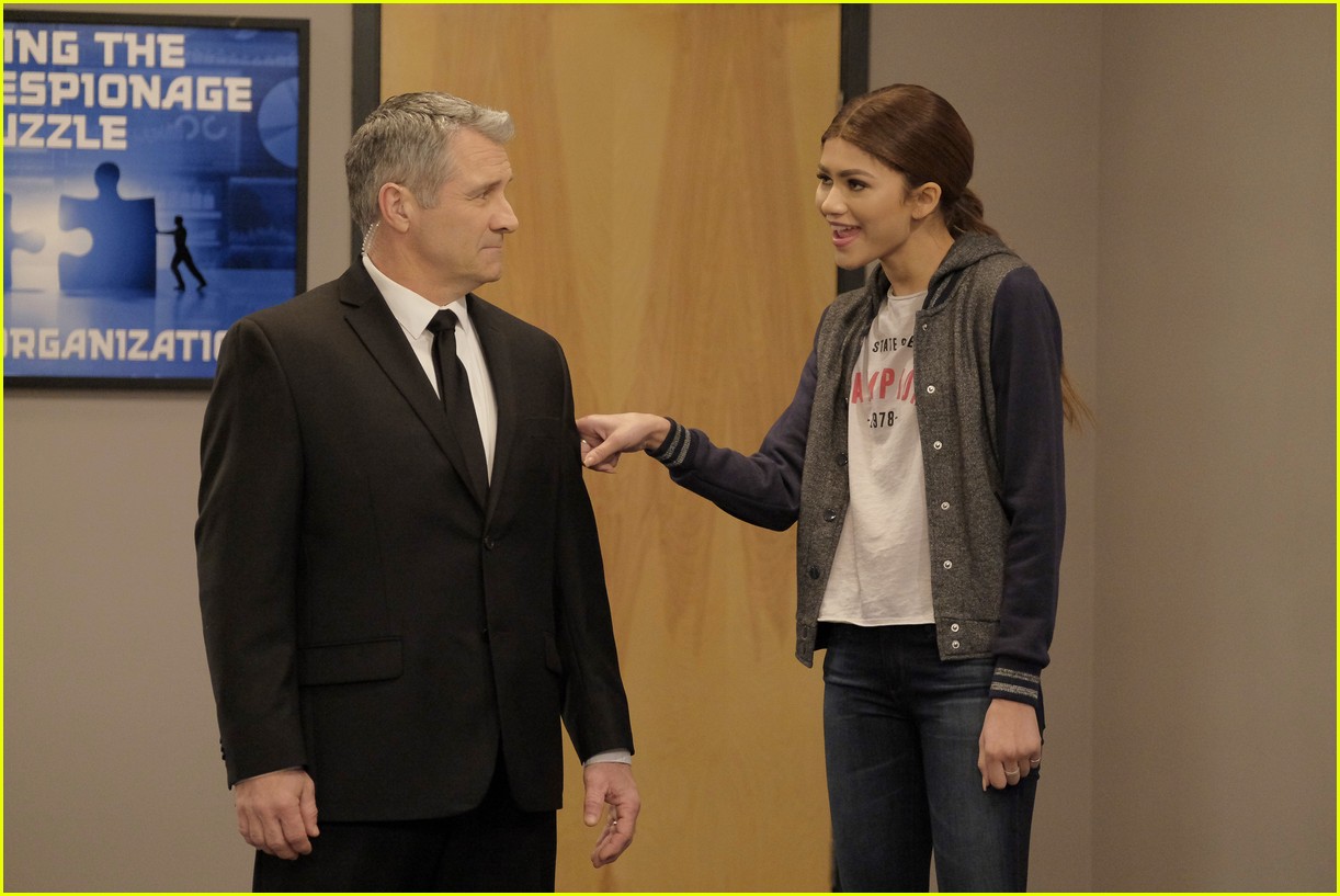 K.C. Lets Zane Escape On Tonight's 'K.C. Undercover'!