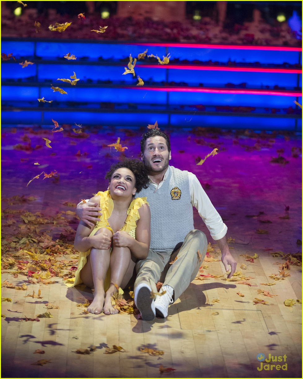 VIDEO: Laurie Hernandez & Val Chmerkovskiy Freestyle 'DWTS' Season 23 Finale