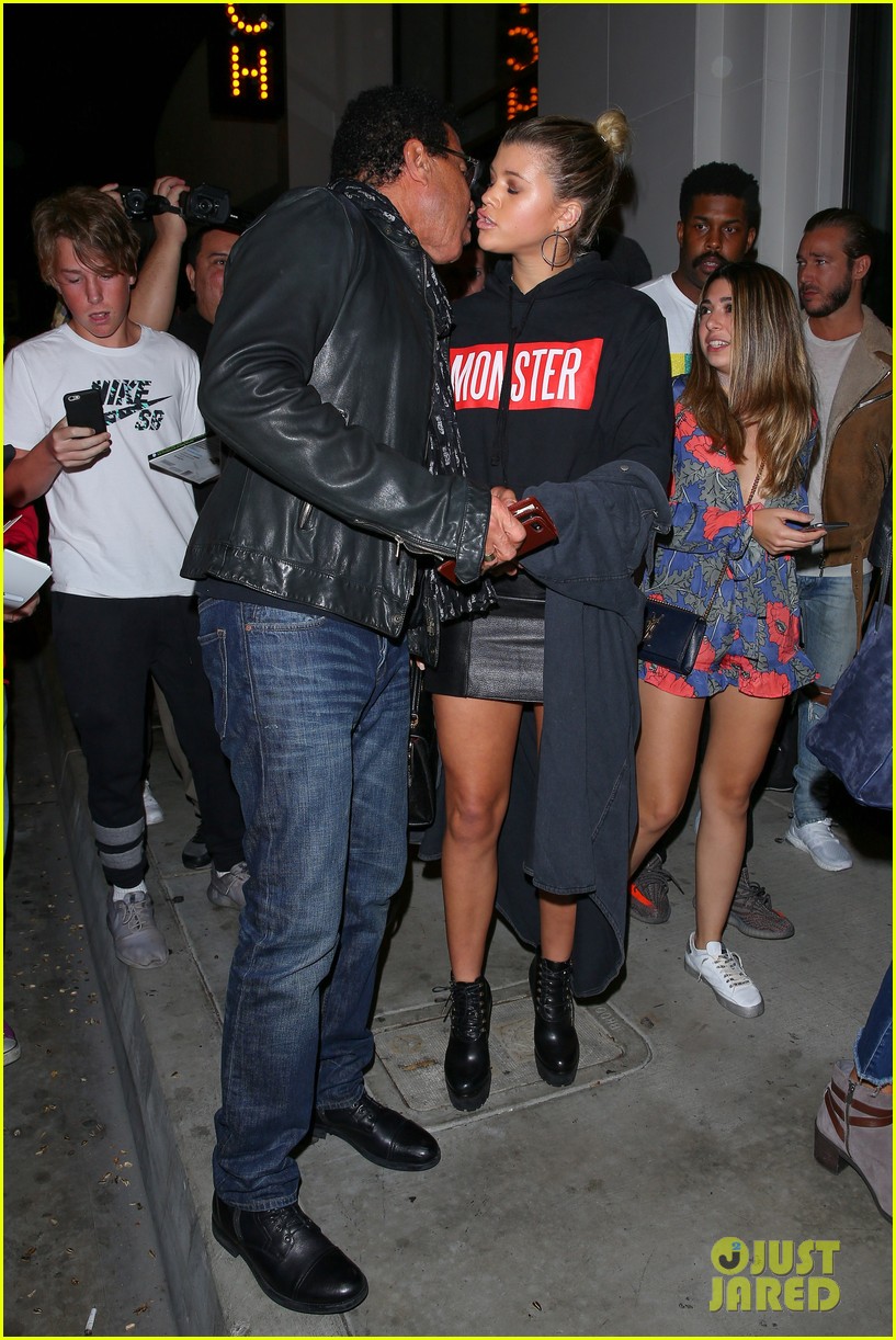 Sofia Richie Grabs Dinner with Dad Lionel in WeHo!