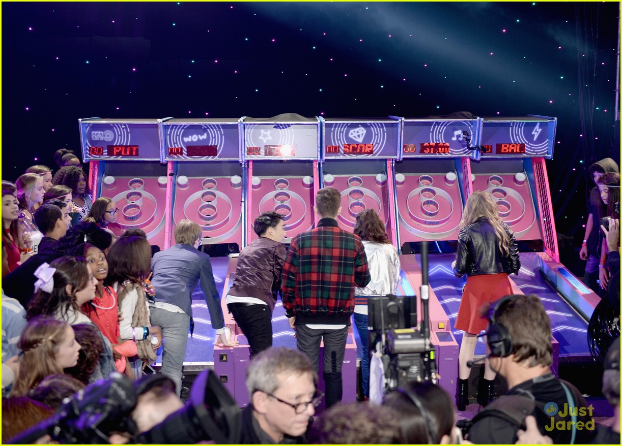 The 'School of Rock' Cast Plays Skeeball at HALO Awards 2016!