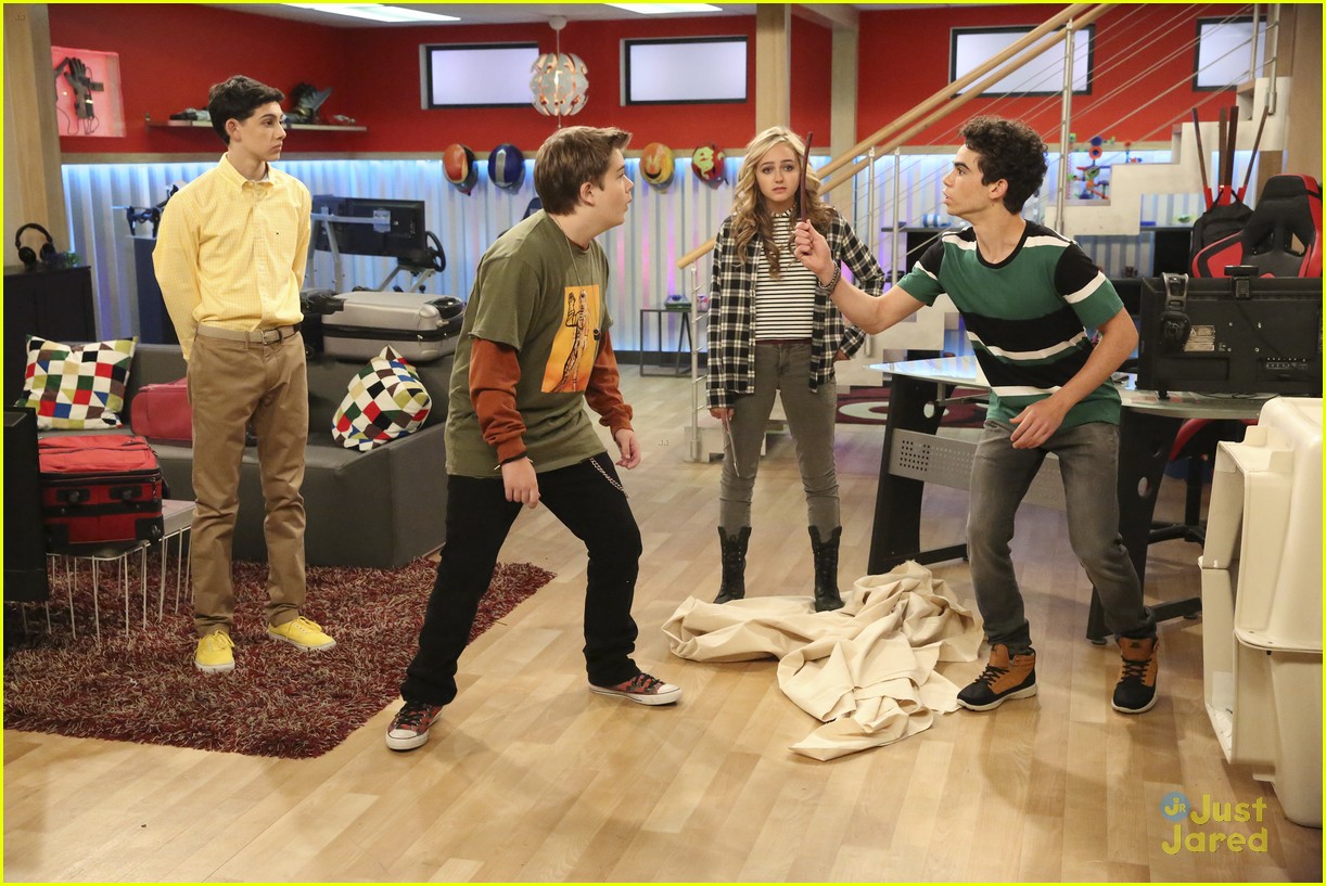 VIDEO: Exclusive Sneak Peek of 'Gamer's Guide's Last Four Episodes of Season 2!
