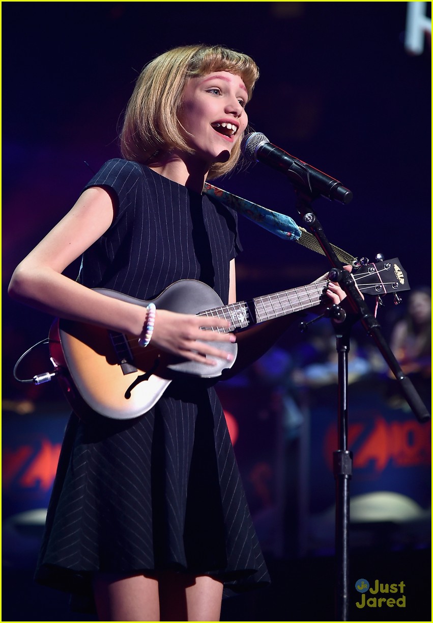 AGT Winner Grace VanderWaal Has 'Freak Out' Moment at Z100's Jingle Ball 2016!