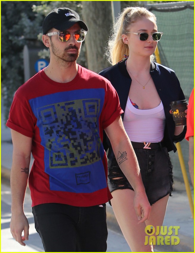 Joe Jonas & Game of Thrones' Sophie Turner Kick Off New Year's Weekend Together!