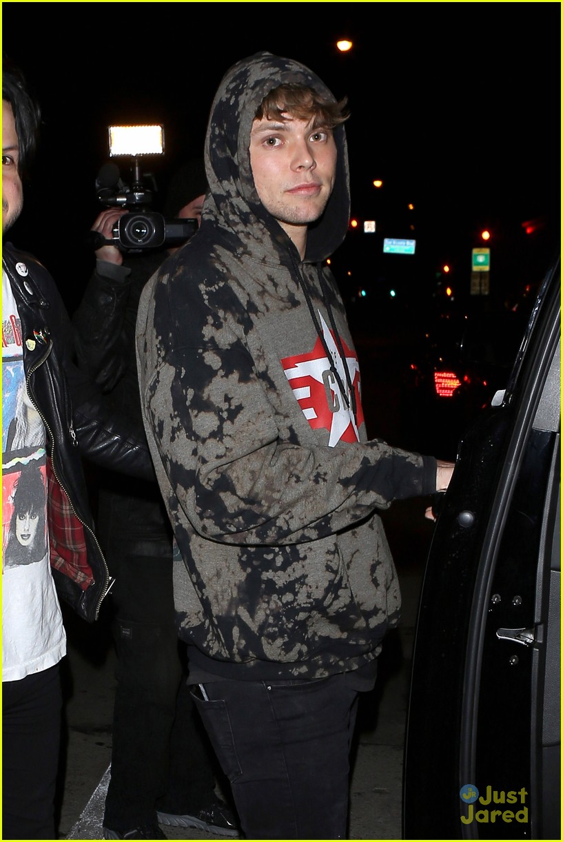 Luke Hemmings & Girlfriend Arzaylea Hold Hands For Catch LA Date Night!