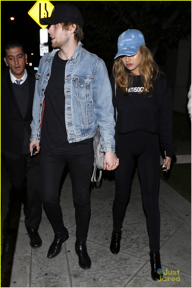 Luke Hemmings & Girlfriend Arzaylea Hold Hands For Catch LA Date Night!