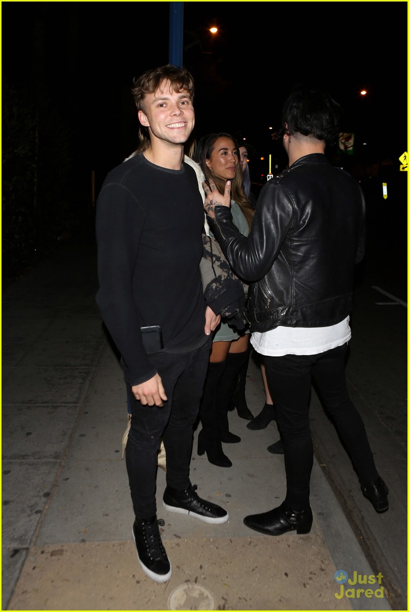 Luke Hemmings & Girlfriend Arzaylea Hold Hands For Catch LA Date Night!