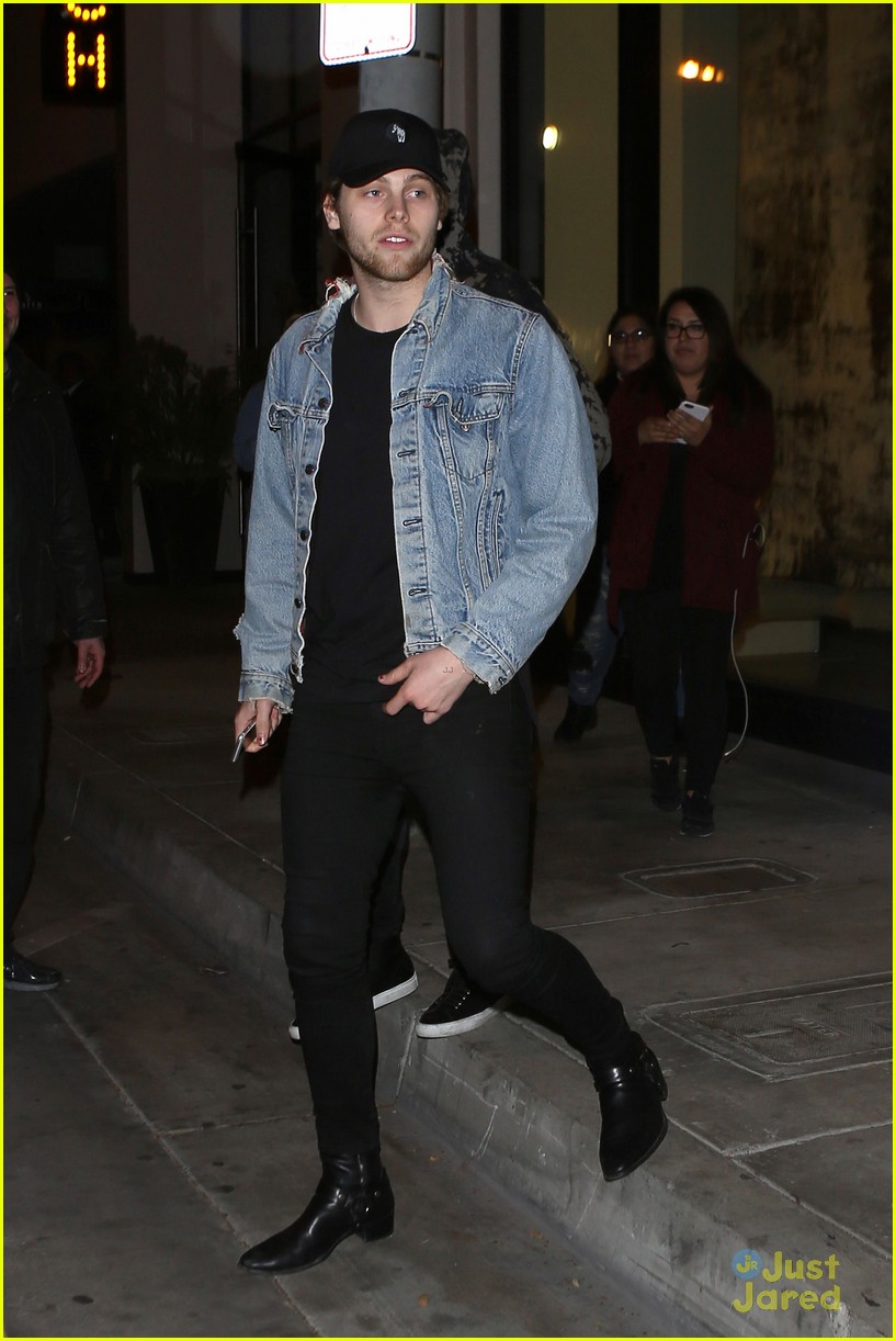 Luke Hemmings & Girlfriend Arzaylea Hold Hands For Catch LA Date Night!