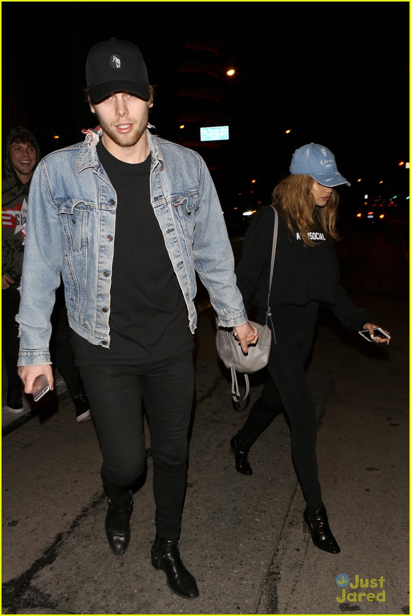 Luke Hemmings & Girlfriend Arzaylea Hold Hands For Catch LA Date Night!