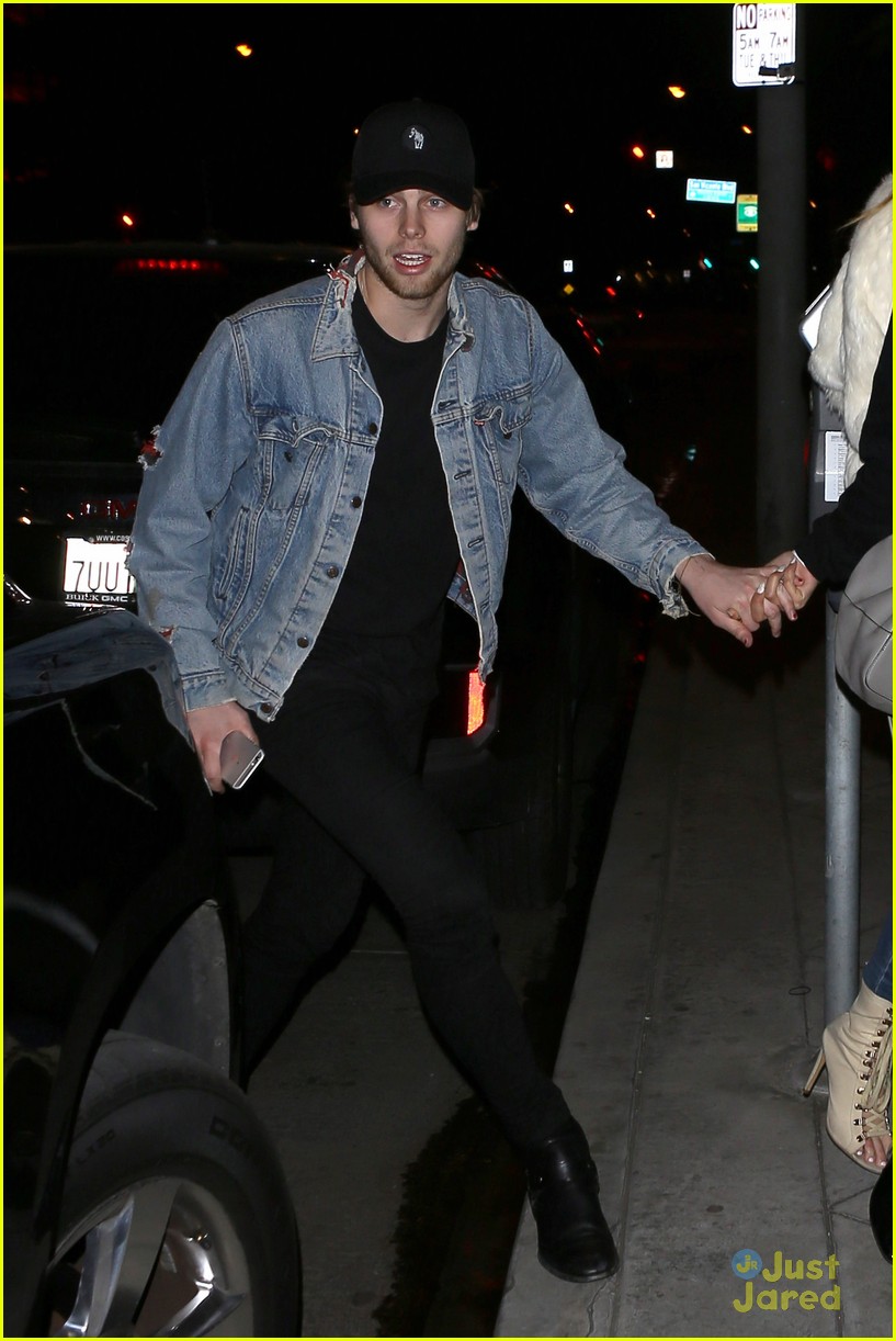 Luke Hemmings & Girlfriend Arzaylea Hold Hands For Catch LA Date Night!