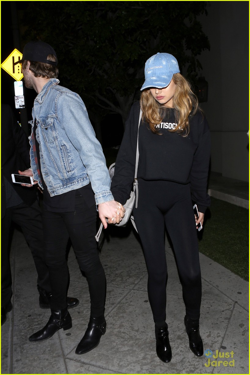 Luke Hemmings & Girlfriend Arzaylea Hold Hands For Catch LA Date Night!
