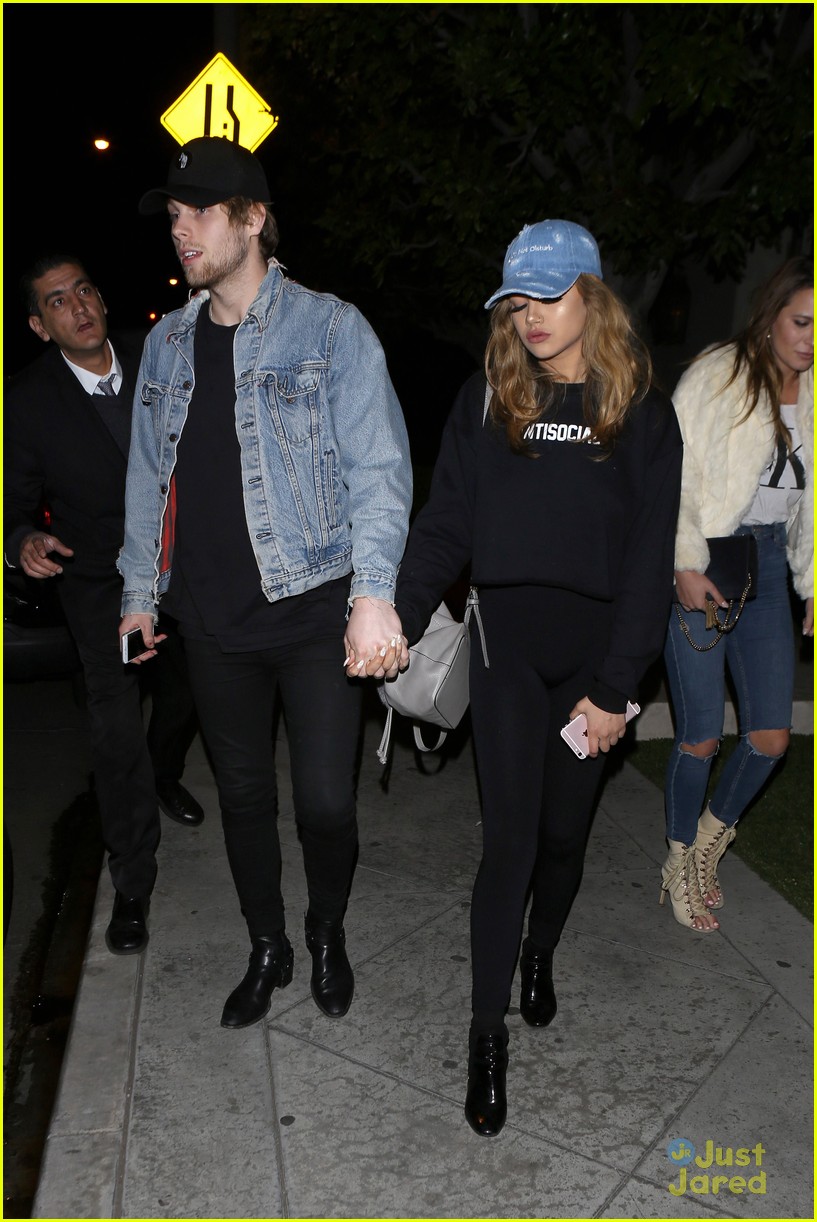 Luke Hemmings & Girlfriend Arzaylea Hold Hands For Catch LA Date Night!