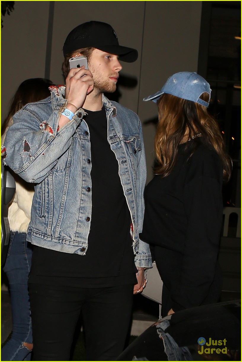 Luke Hemmings & Girlfriend Arzaylea Hold Hands For Catch LA Date Night!
