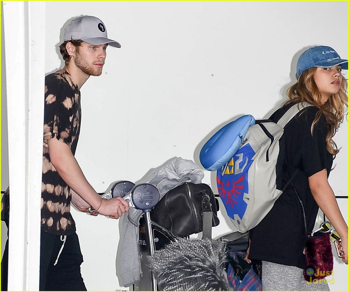 Luke Hemmings & Girlfriend Arzaylea Land in Australia For the Holidays