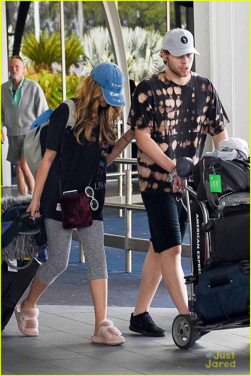 Luke Hemmings & Girlfriend Arzaylea Land in Australia For the Holidays