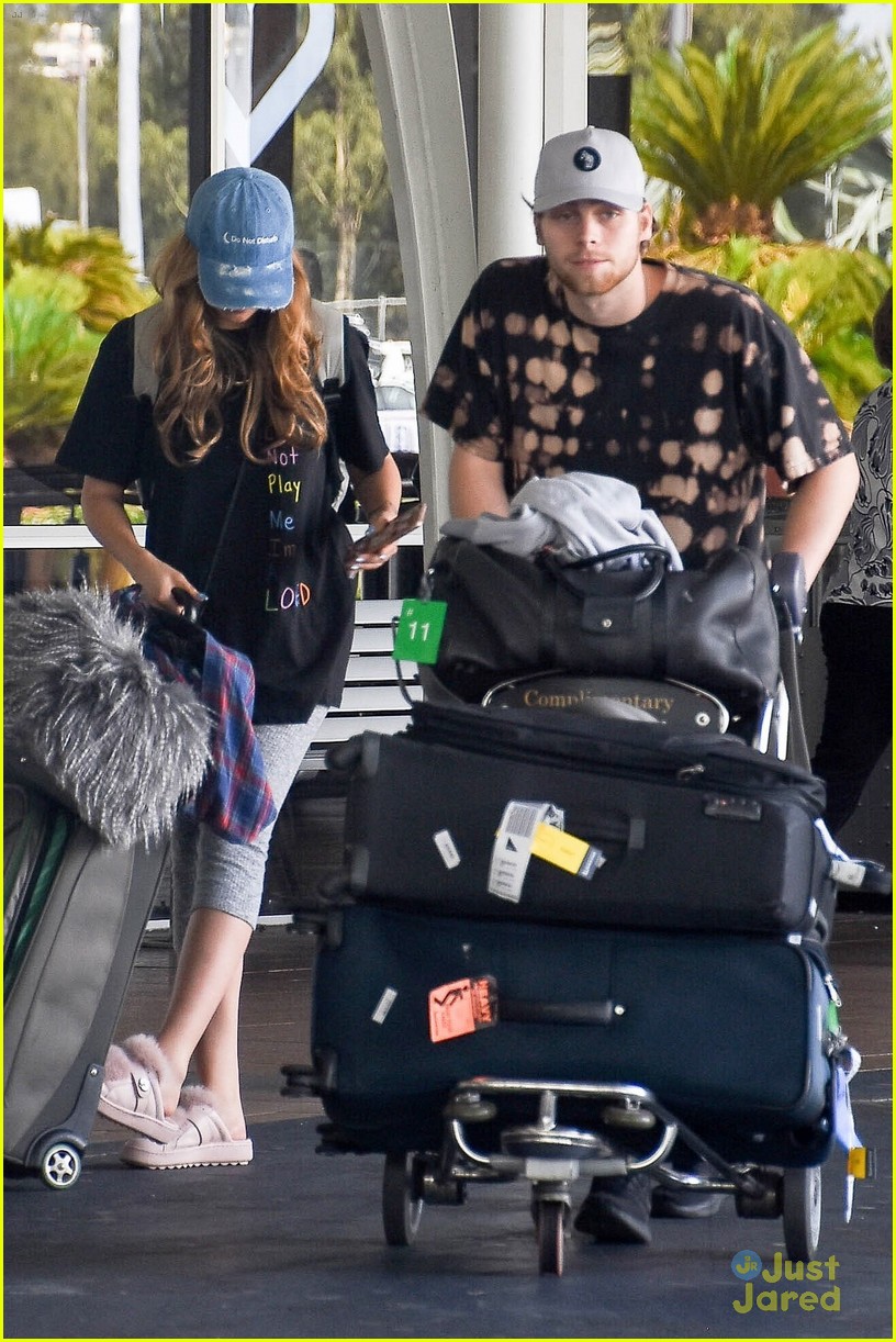 Luke Hemmings & Girlfriend Arzaylea Land in Australia For the Holidays