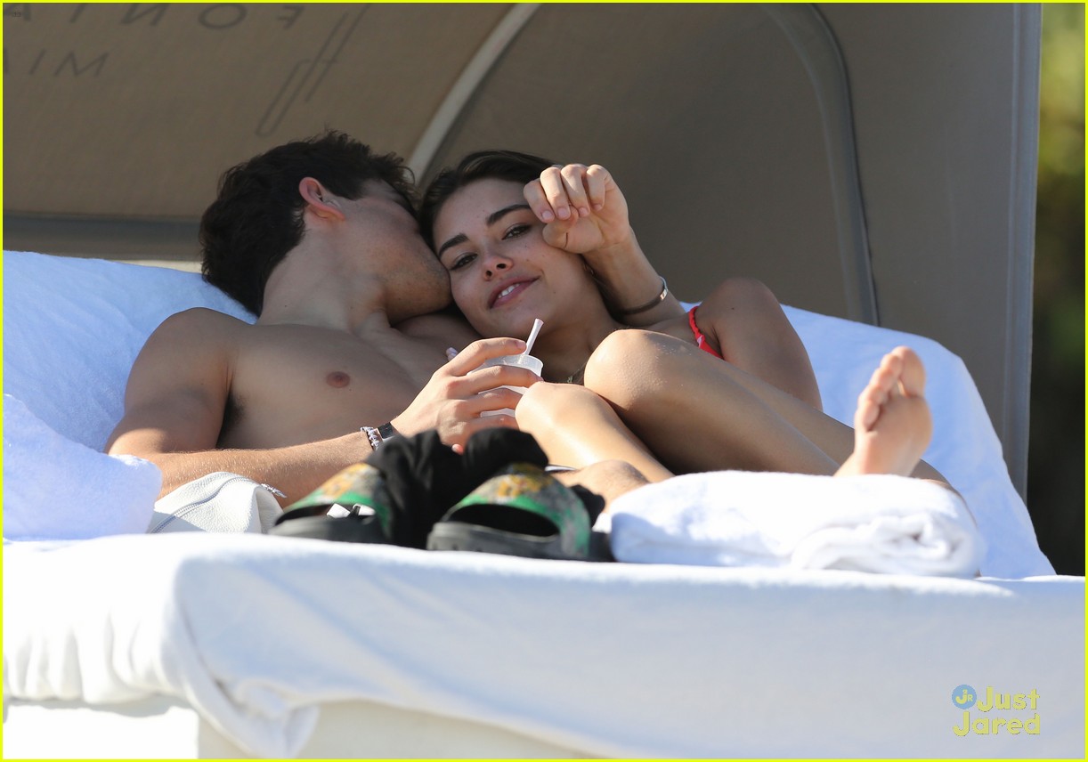 Jack Gilinsky & Madison Beer Get Cozy on Beach in Miami