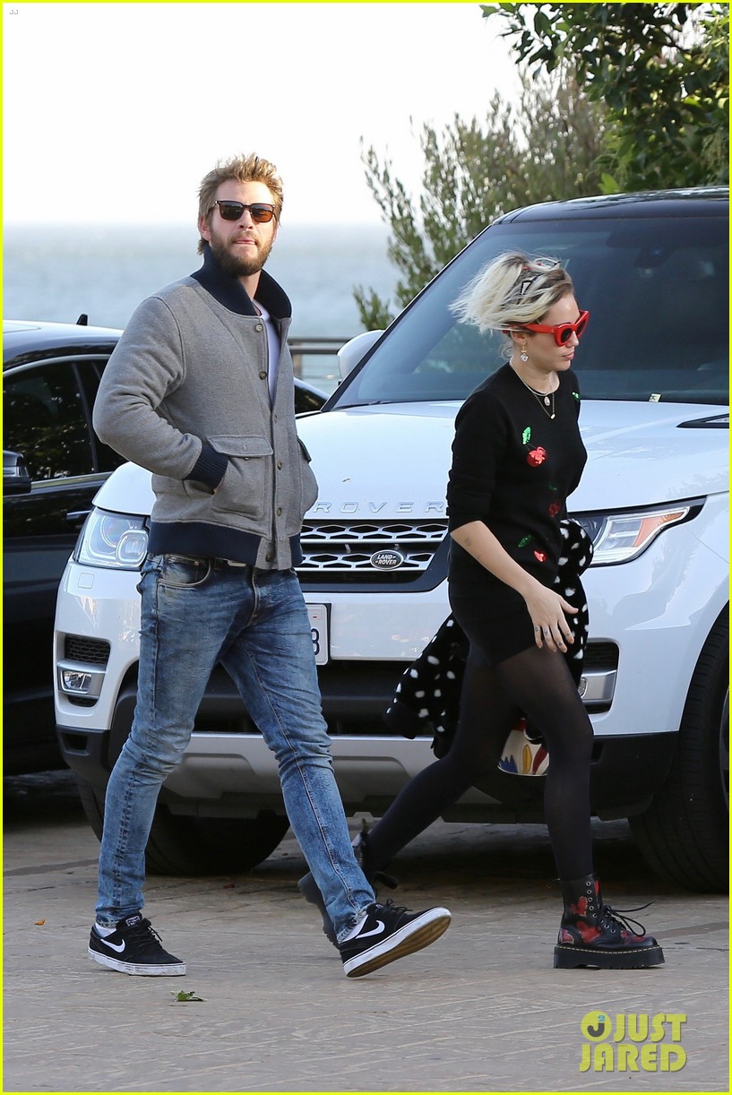 Miley Cyrus & Her 'Fairy Godmother' Are Helping Victims of the Tennessee Fires!