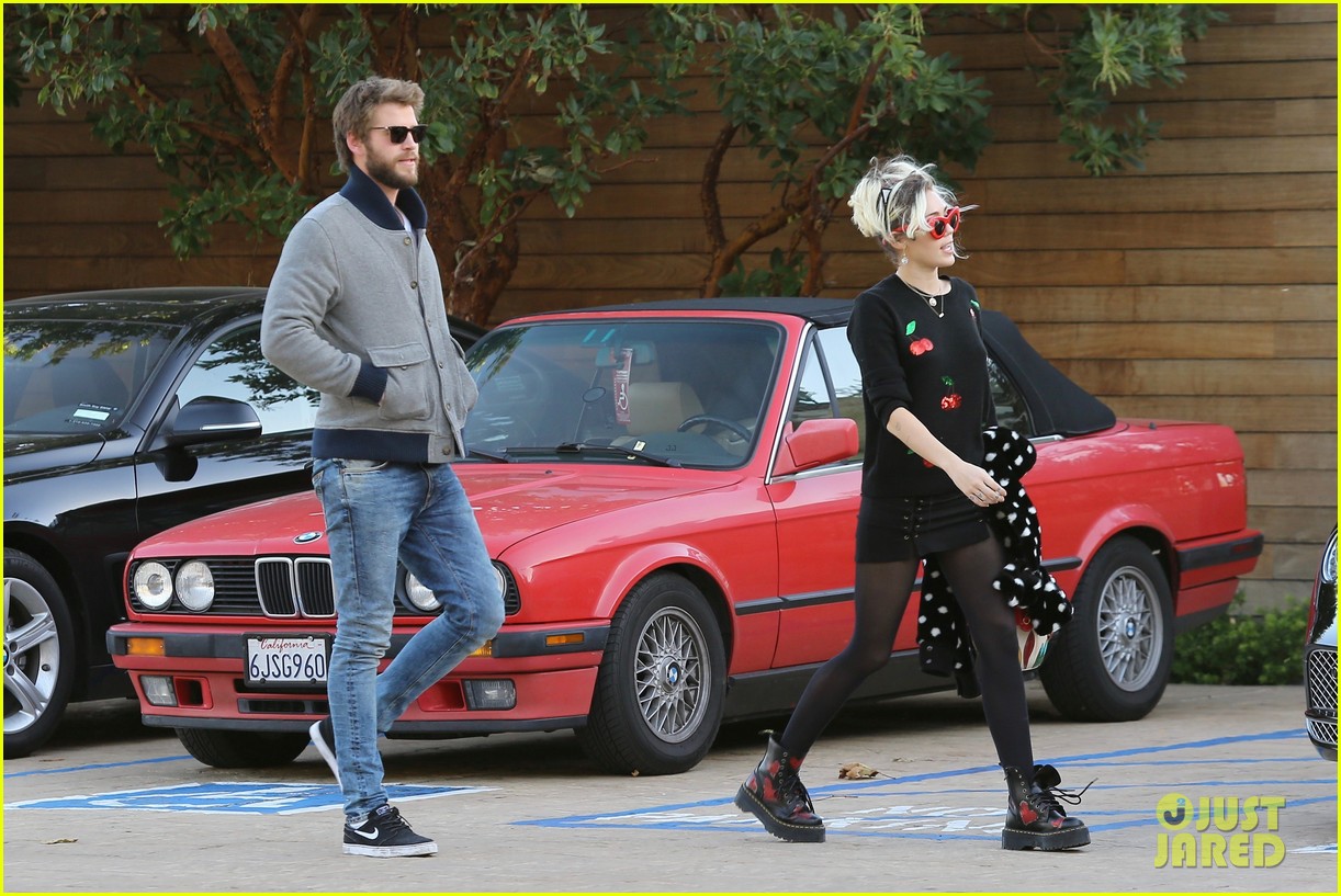 Miley Cyrus & Her 'Fairy Godmother' Are Helping Victims of the Tennessee Fires!