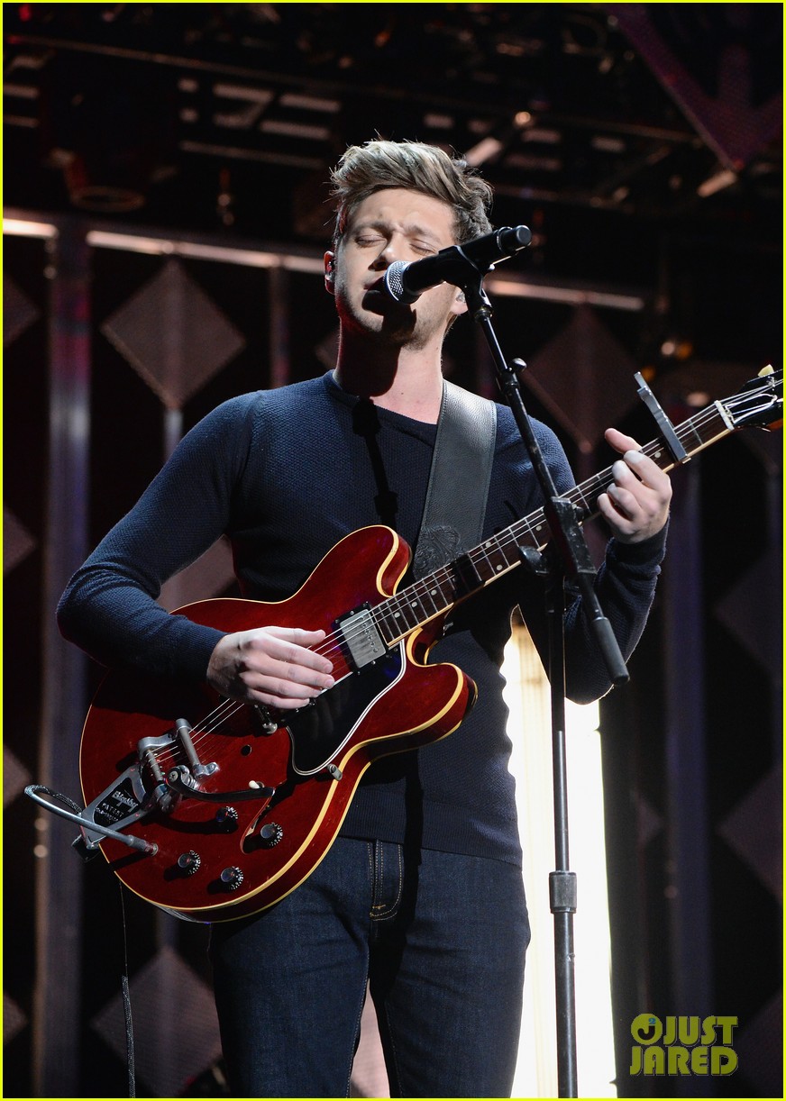 Niall Horan & Charlie Puth are Holiday Crush-Worthy at Z100's Jingle Ball 2016!
