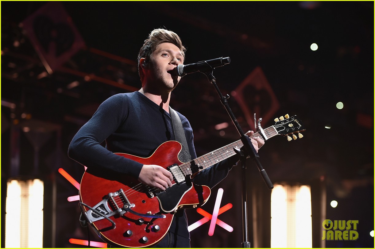 Niall Horan & Charlie Puth are Holiday Crush-Worthy at Z100's Jingle Ball 2016!