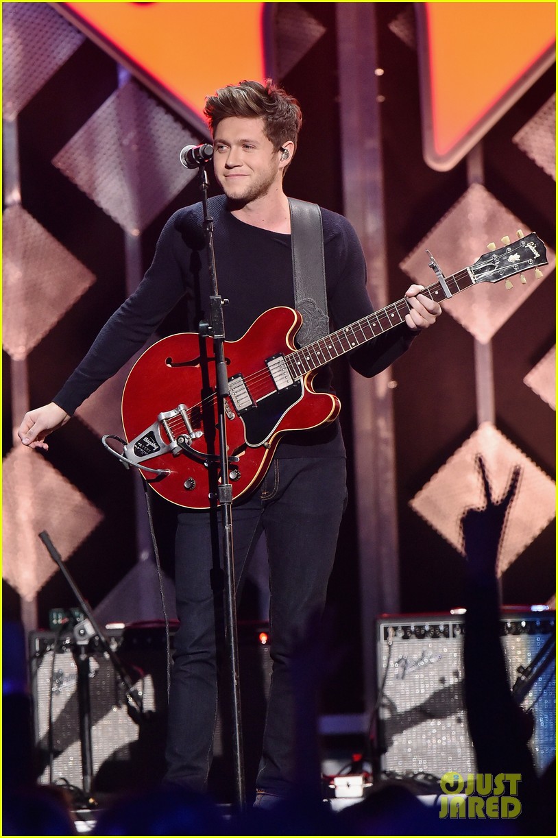 Niall Horan & Charlie Puth are Holiday Crush-Worthy at Z100's Jingle Ball 2016!