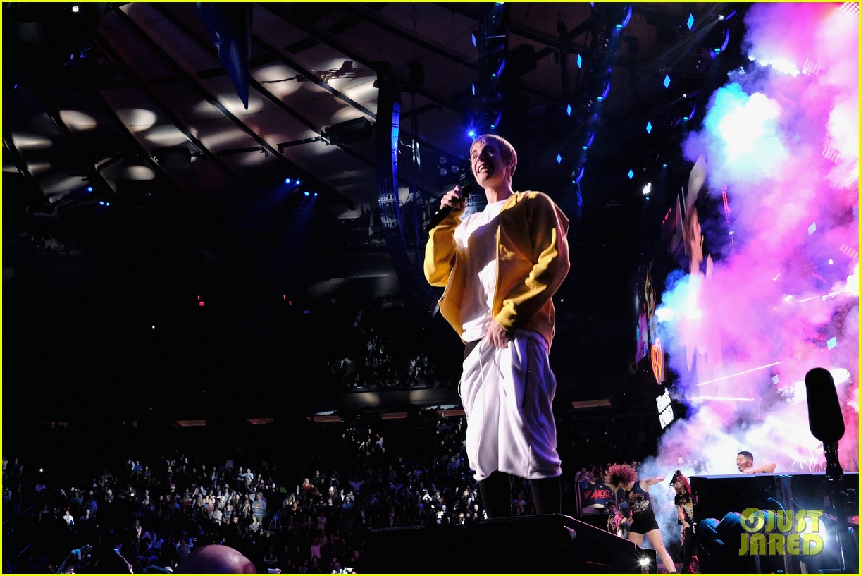 Niall Horan & Charlie Puth are Holiday Crush-Worthy at Z100's Jingle Ball 2016!