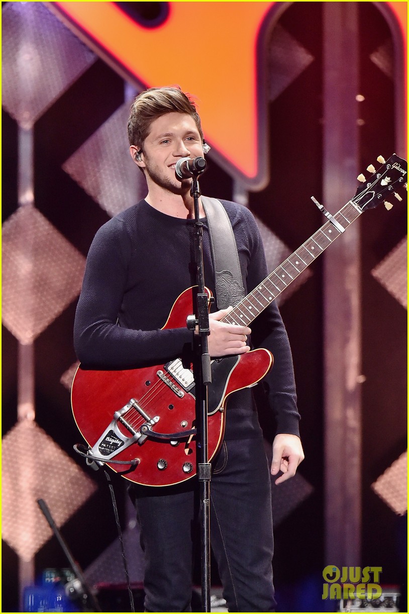 Niall Horan & Charlie Puth are Holiday Crush-Worthy at Z100's Jingle Ball 2016!