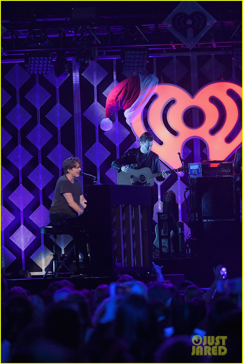 Niall Horan & Charlie Puth are Holiday Crush-Worthy at Z100's Jingle Ball 2016!