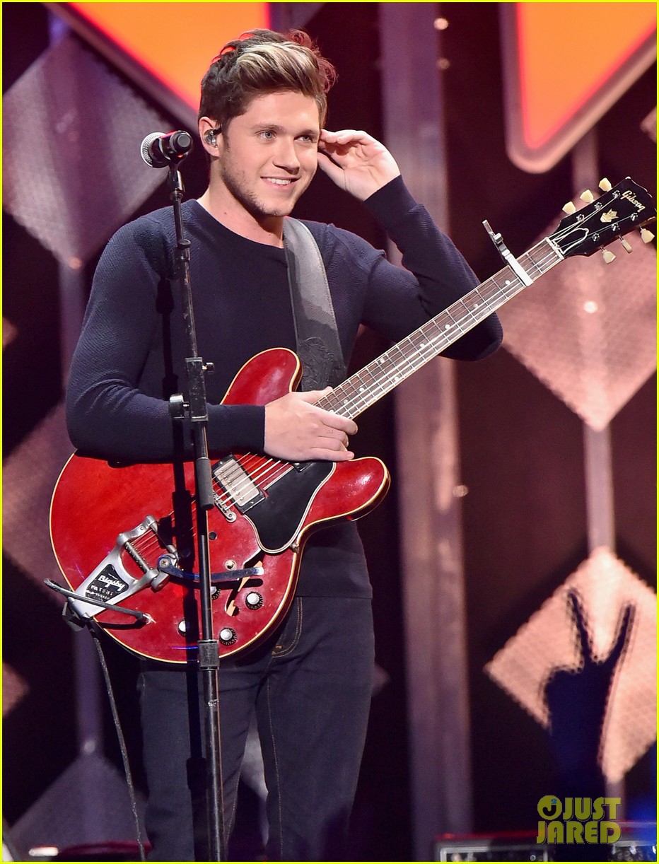 Niall Horan & Charlie Puth are Holiday Crush-Worthy at Z100's Jingle Ball 2016!