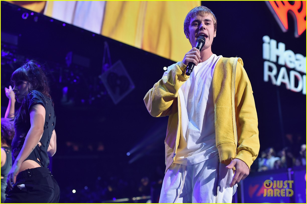 Niall Horan & Charlie Puth are Holiday Crush-Worthy at Z100's Jingle Ball 2016!