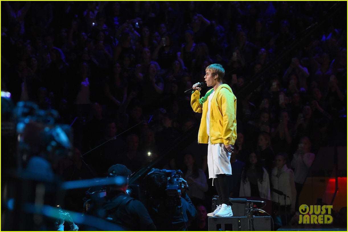 Niall Horan & Charlie Puth are Holiday Crush-Worthy at Z100's Jingle Ball 2016!