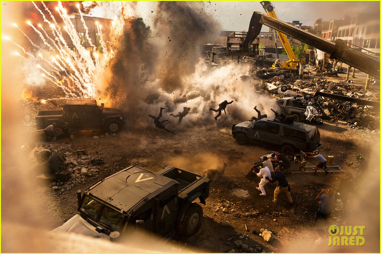 Isabela Moner is the Definition of Girl Power in 'Transformers 5' Trailer!