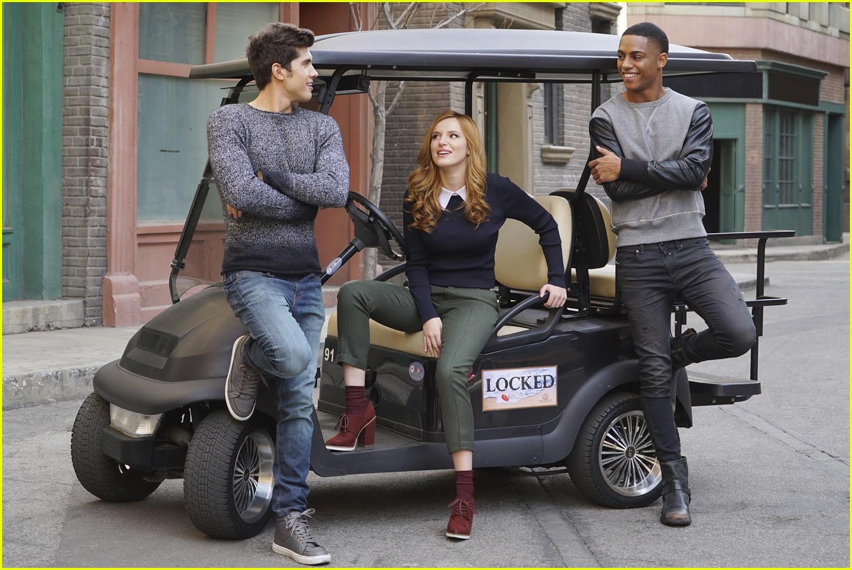Bella Thorne Doesn't Back Down in New 'Famous in Love' Trailer
