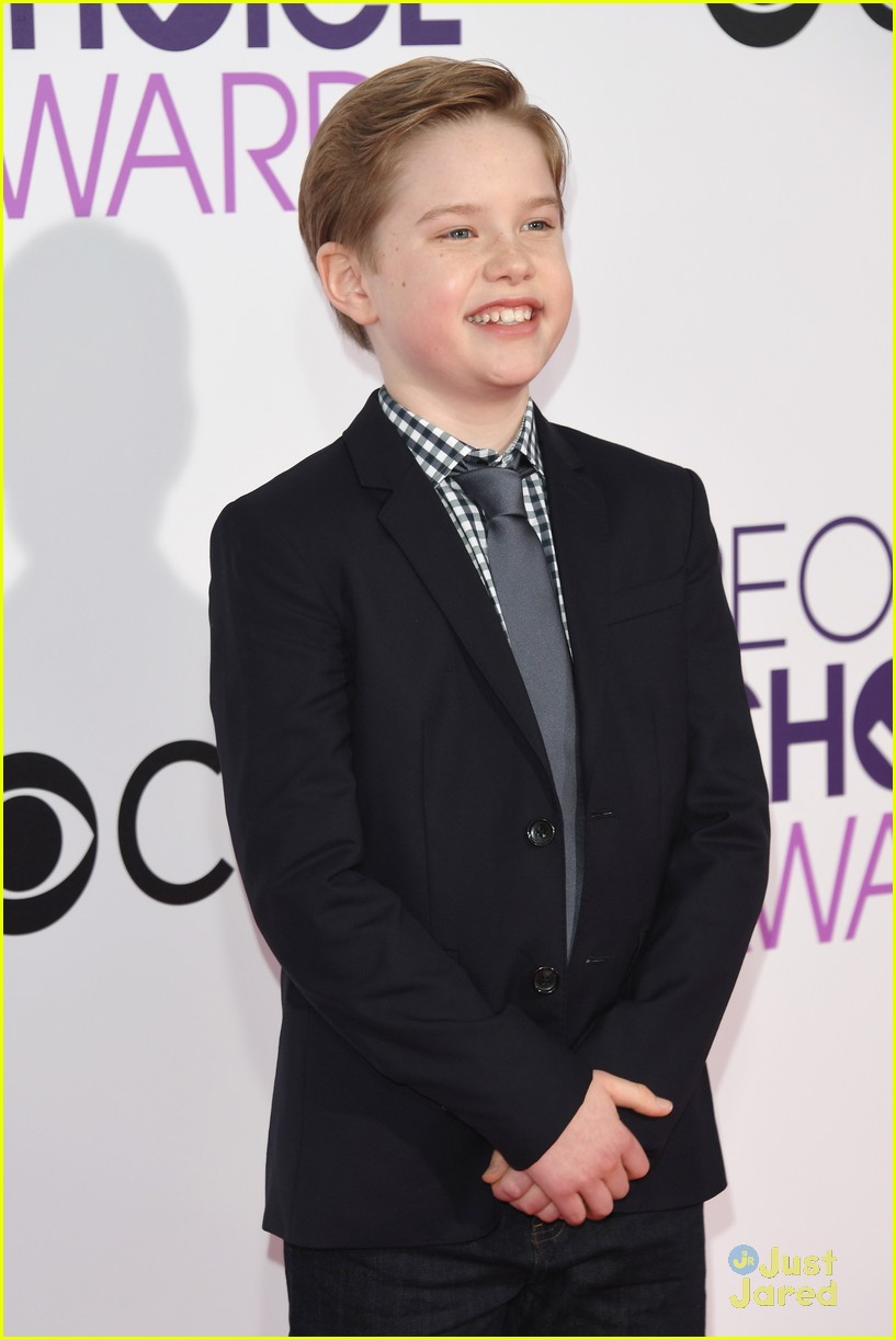 New TV Stars Meg Donnelly & Grace Kaufman Hit People's Choice Awards 2017