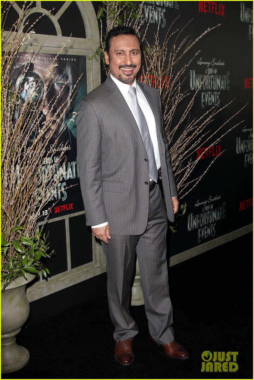  Baudelaire Kids Malina Weissman & Louis Hynes Attend 'Series of Unfortunate Events' Premiere!