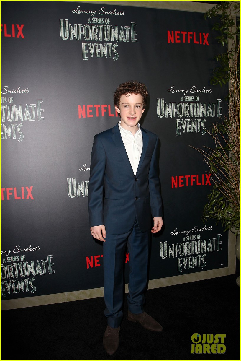  Baudelaire Kids Malina Weissman & Louis Hynes Attend 'Series of Unfortunate Events' Premiere!