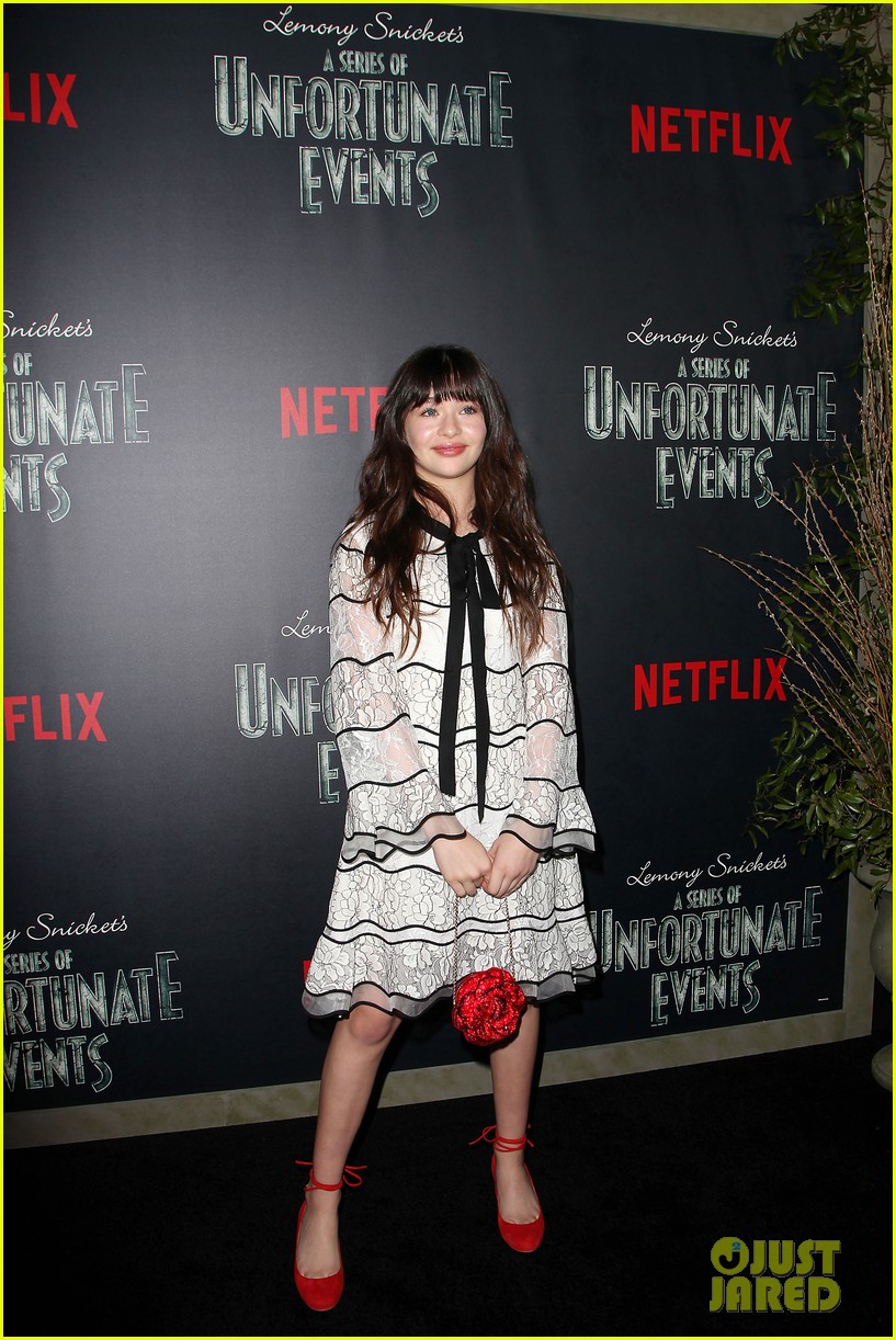 Baudelaire Kids Malina Weissman & Louis Hynes Attend 'Series of Unfortunate Events' Premiere!