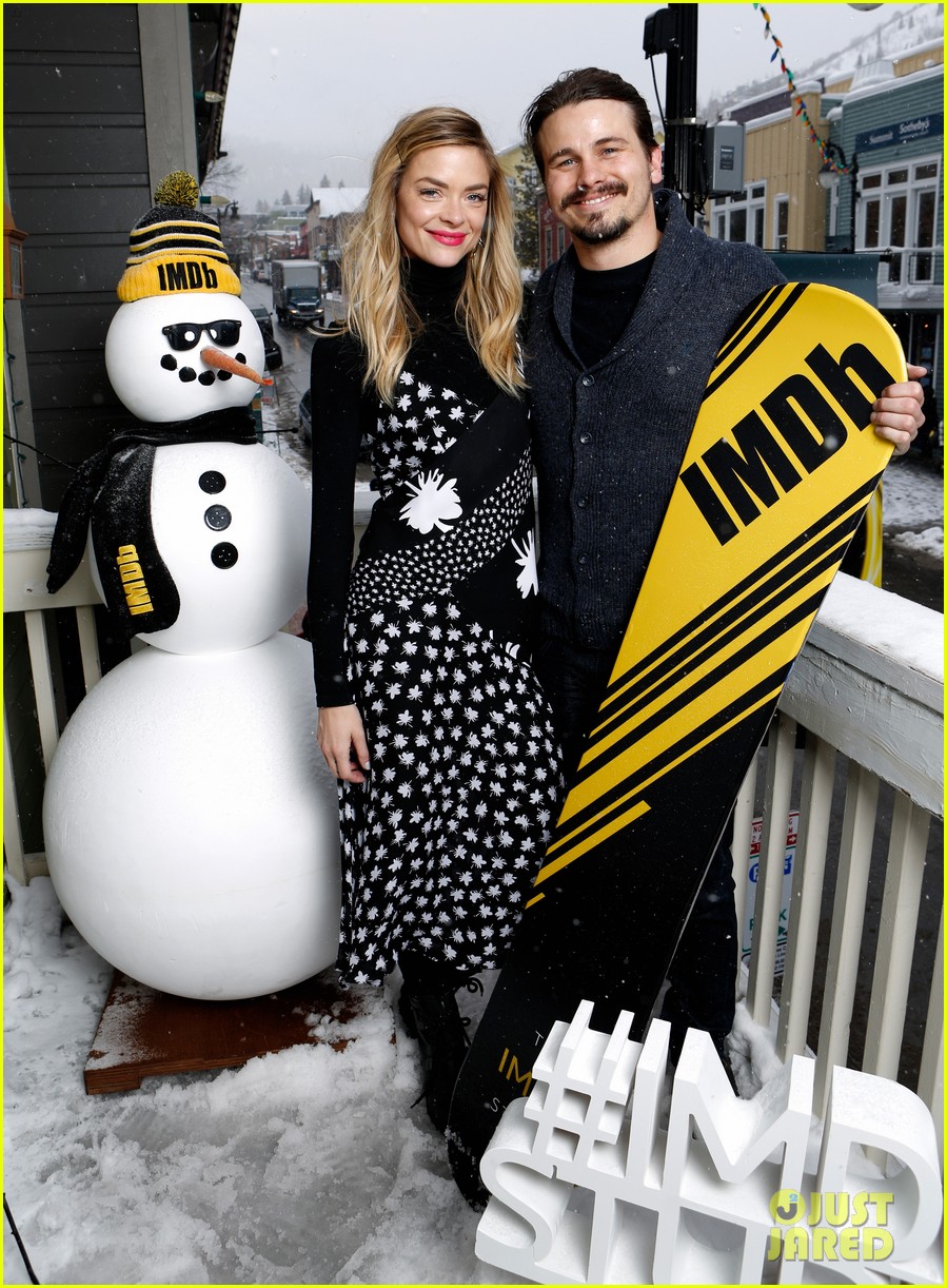 Zoey Deutch, Dave Franco & Alison Brie Step Out at Sundance 2017
