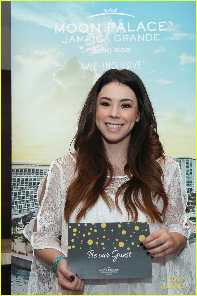 'Reign's Adelaide Kane Wears The Most Powerful Shirt After Trans Bathroom Rights are Revoked