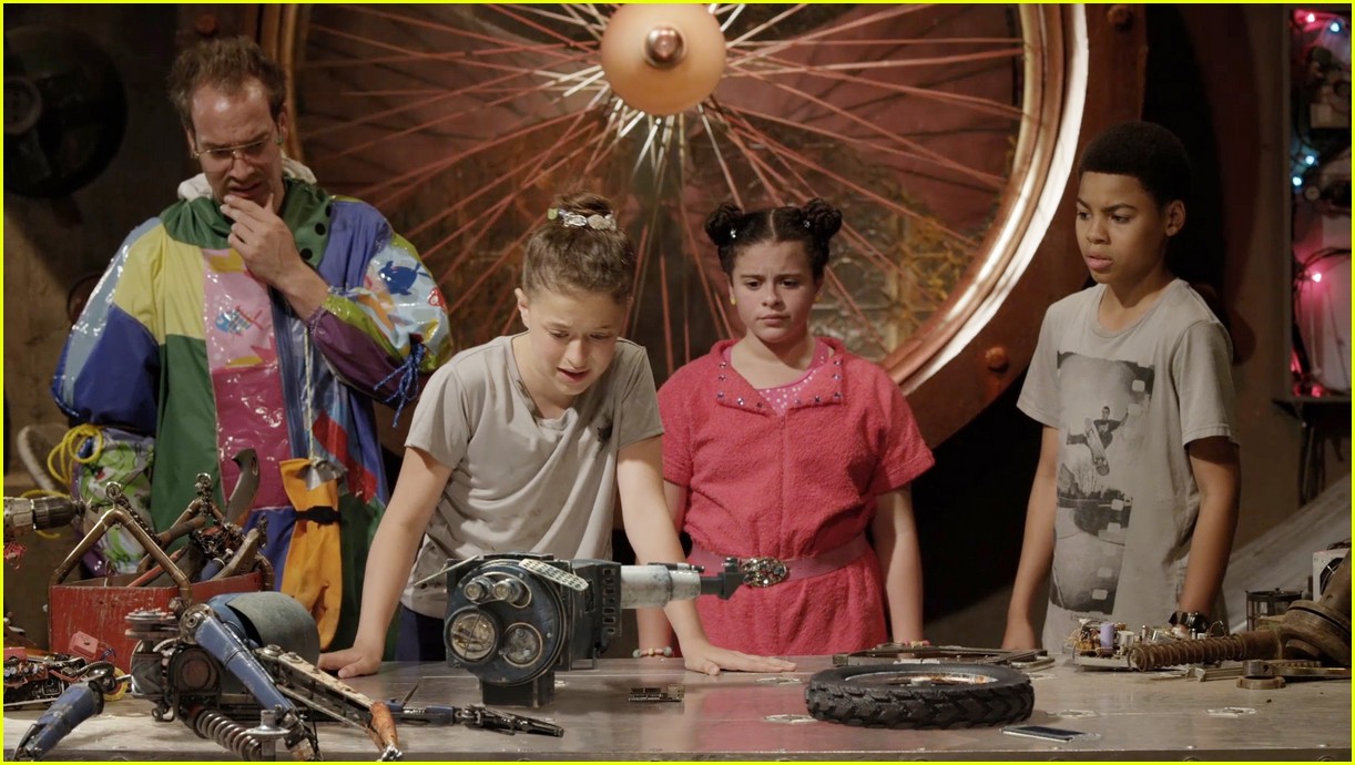 'Annedroids' Gets New Season Four Trailer - Watch Now! (Exclusive)